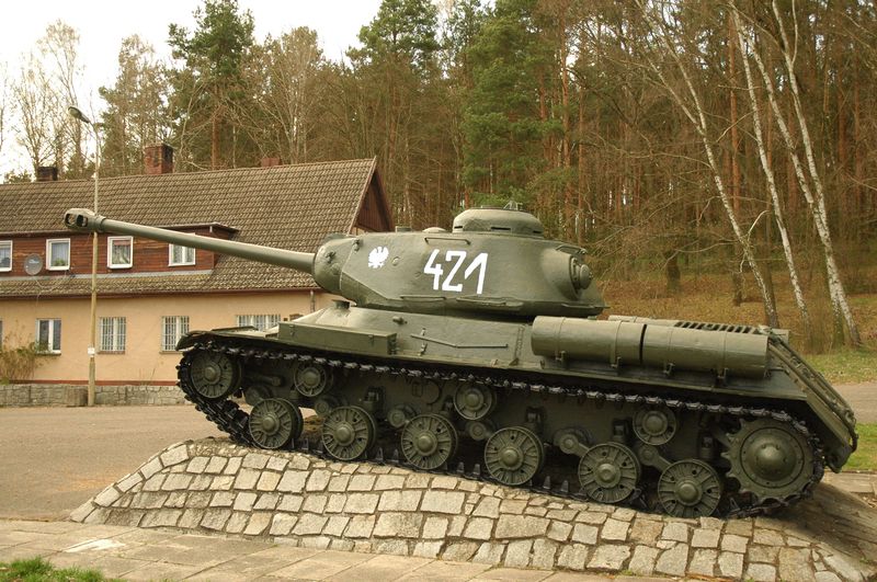 Pomnikowy czołg IS-2