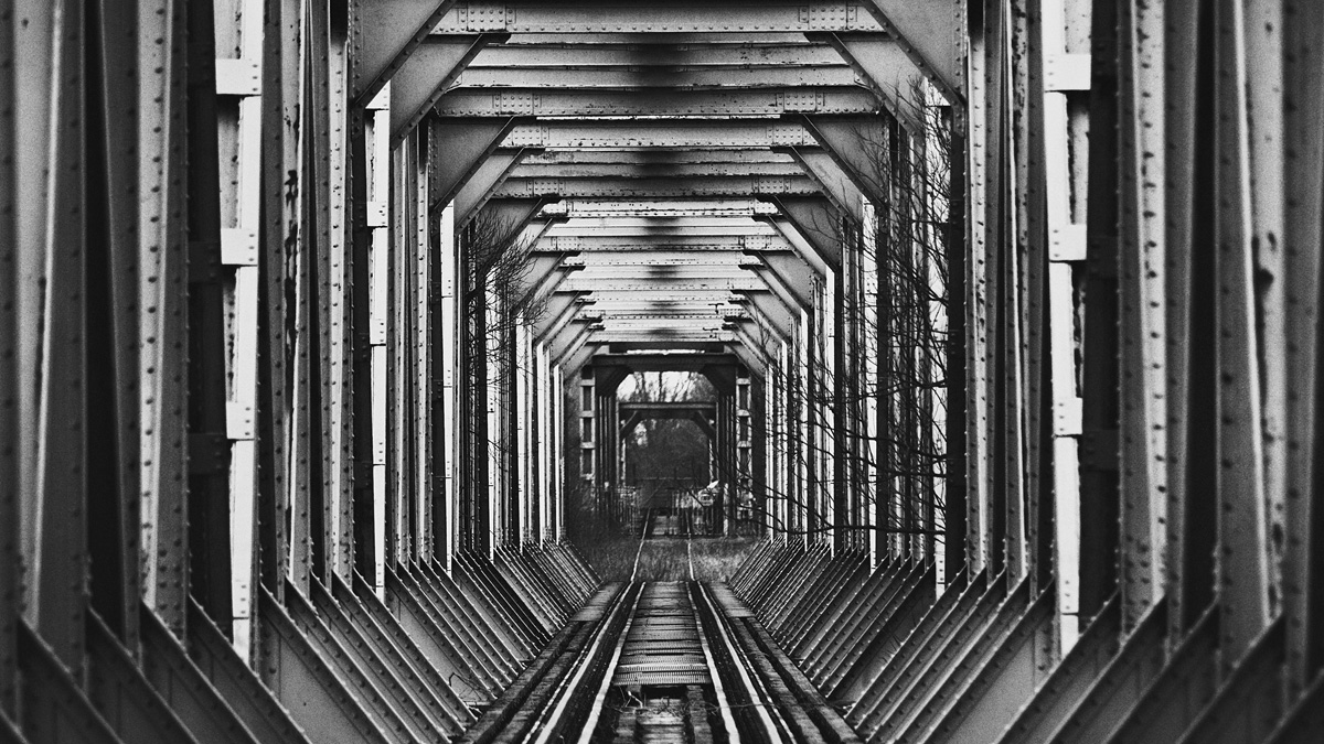 Most kolejowy w Siekierkach